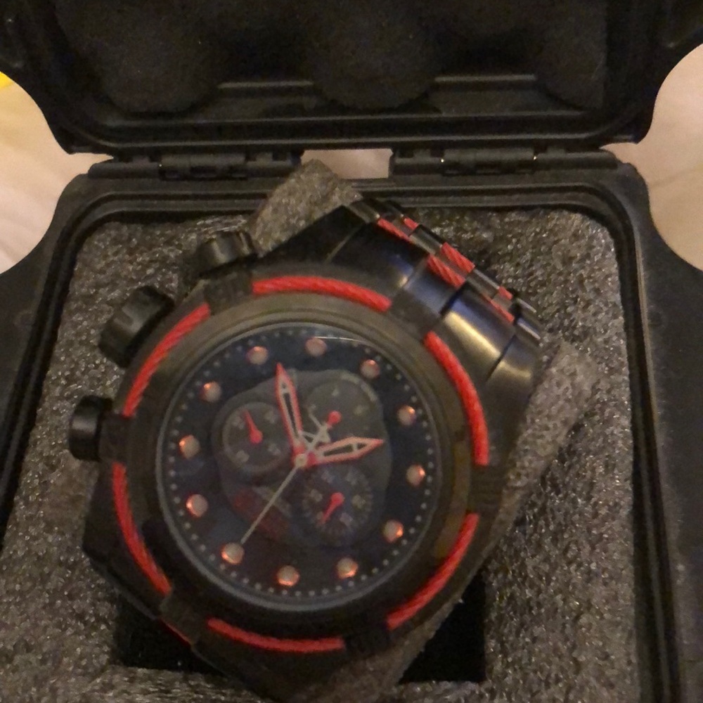 Invicta Bolt Zeus